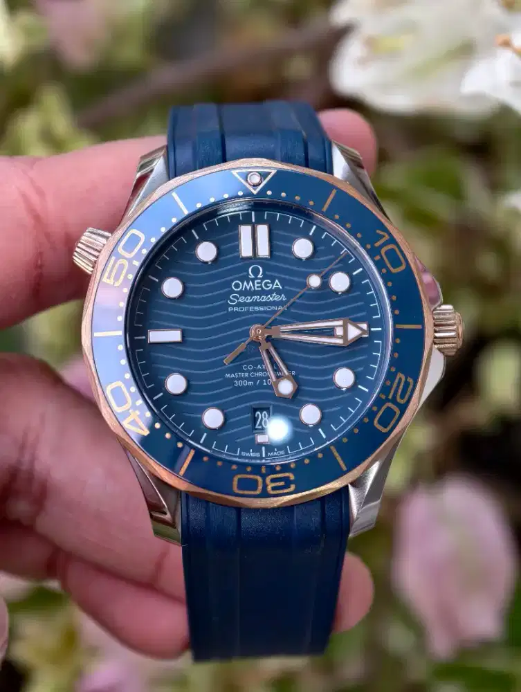 OMEGA SEAMASTER DIVER 300M Sedna Gold Blue dial