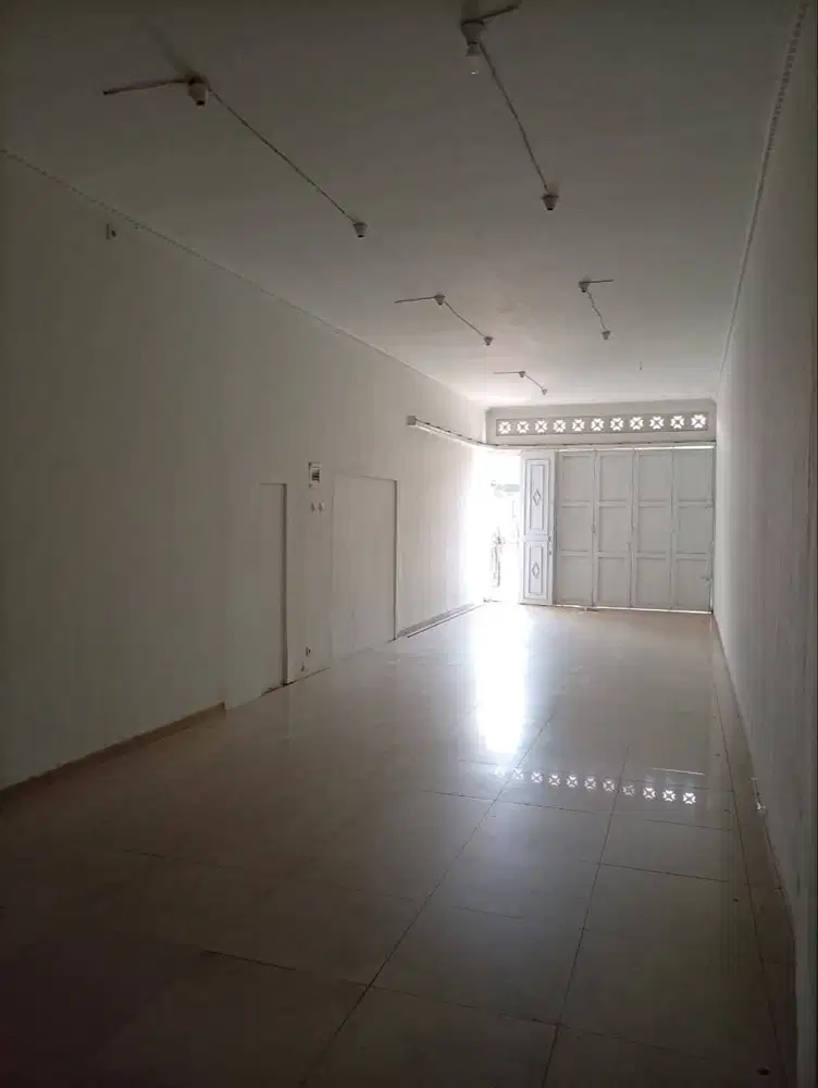 Disewakan Ruko 3 Lantai Full Renov Siap Pakai di Mainroad Kopo Bandung