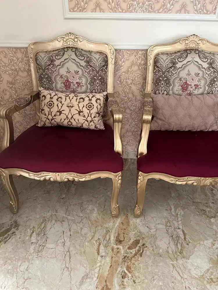 Dijual 2 kursi cantik masih sangat bagus