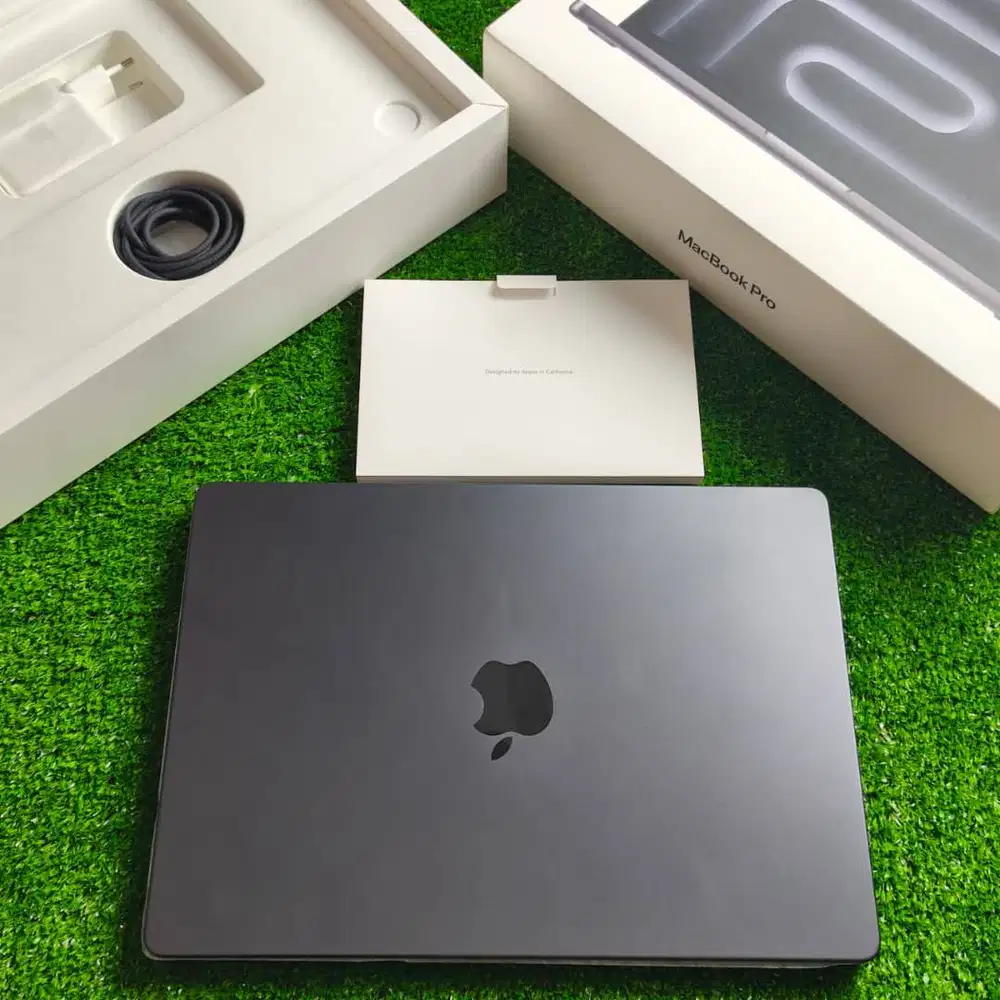 Macbook Pro 14inch M4 RAM 16GB SSD 512GB Space Black CC 36 ada dent