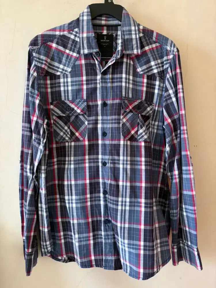 Kemeja Pria Slim Fit Greenlight size M 2 Kantong Saku Preloved