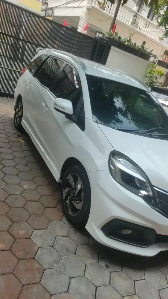 Jual mobilio th 2014 rs tangan pertama dari baru