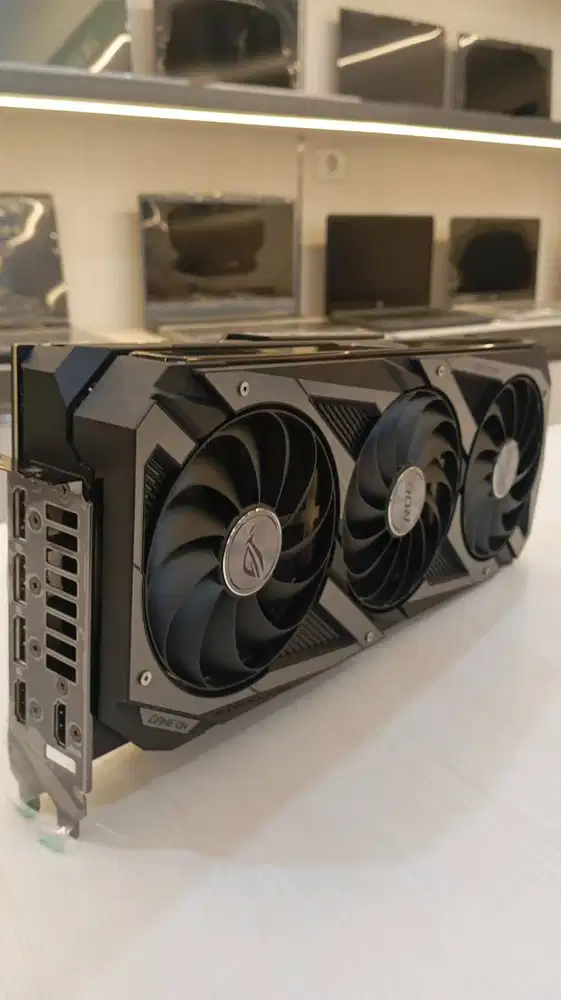 ASUS ROG STRIX RTX3070Ti 6,8jt RX6700XT 5,5jt  likenew RTX3080 6,9jt