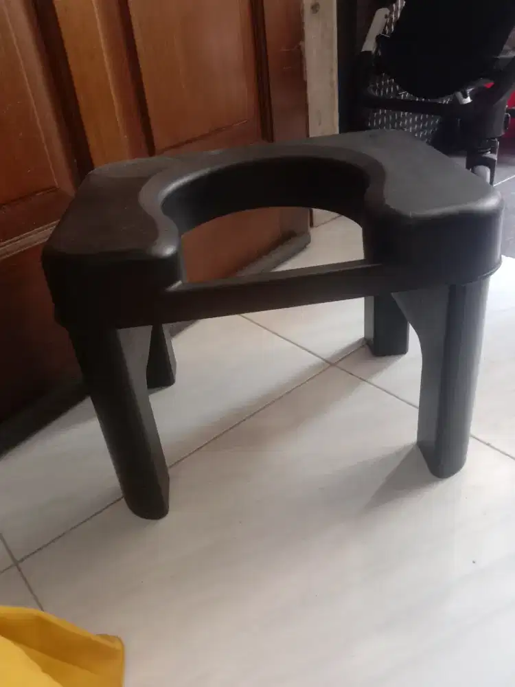Bangku jongkok toilet