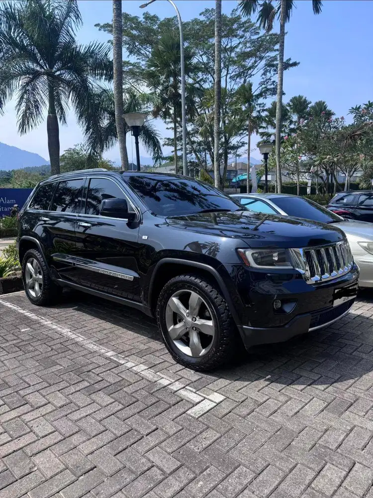 Jeep Grand Cherokee WK2 5.7L V8 HEMI — Overland | 2011