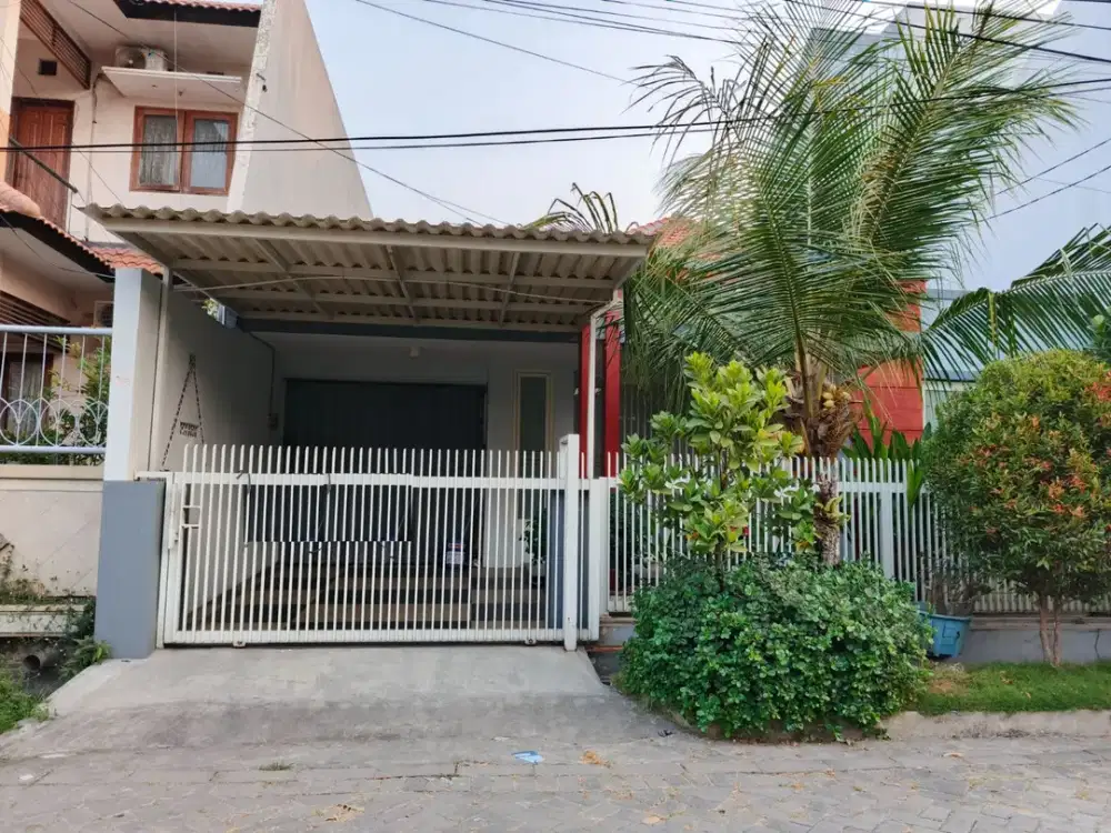 Disewakan Rumah Semi Furnished LT 300 m² Kutisari REV.A1028