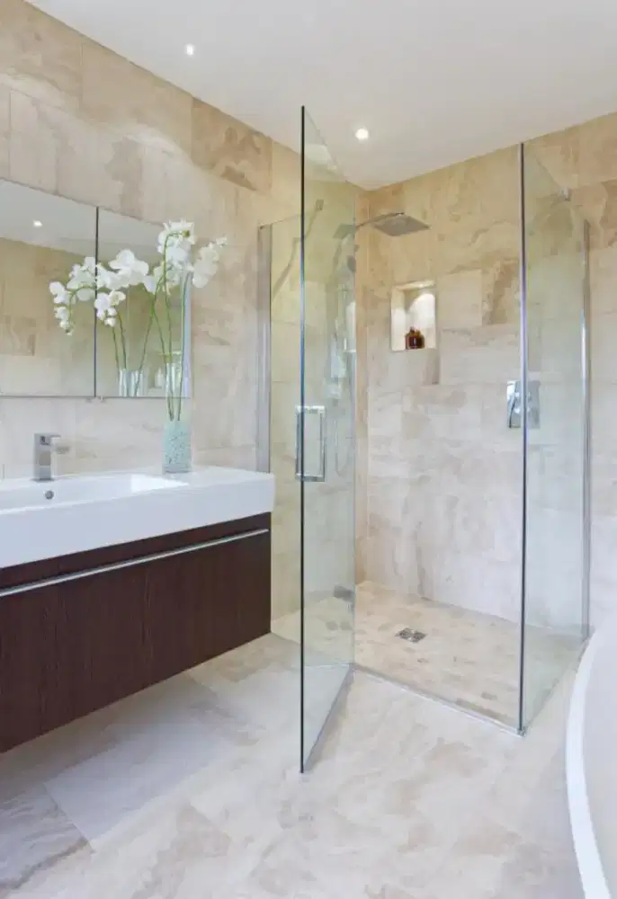 Sekat dan pintu shower