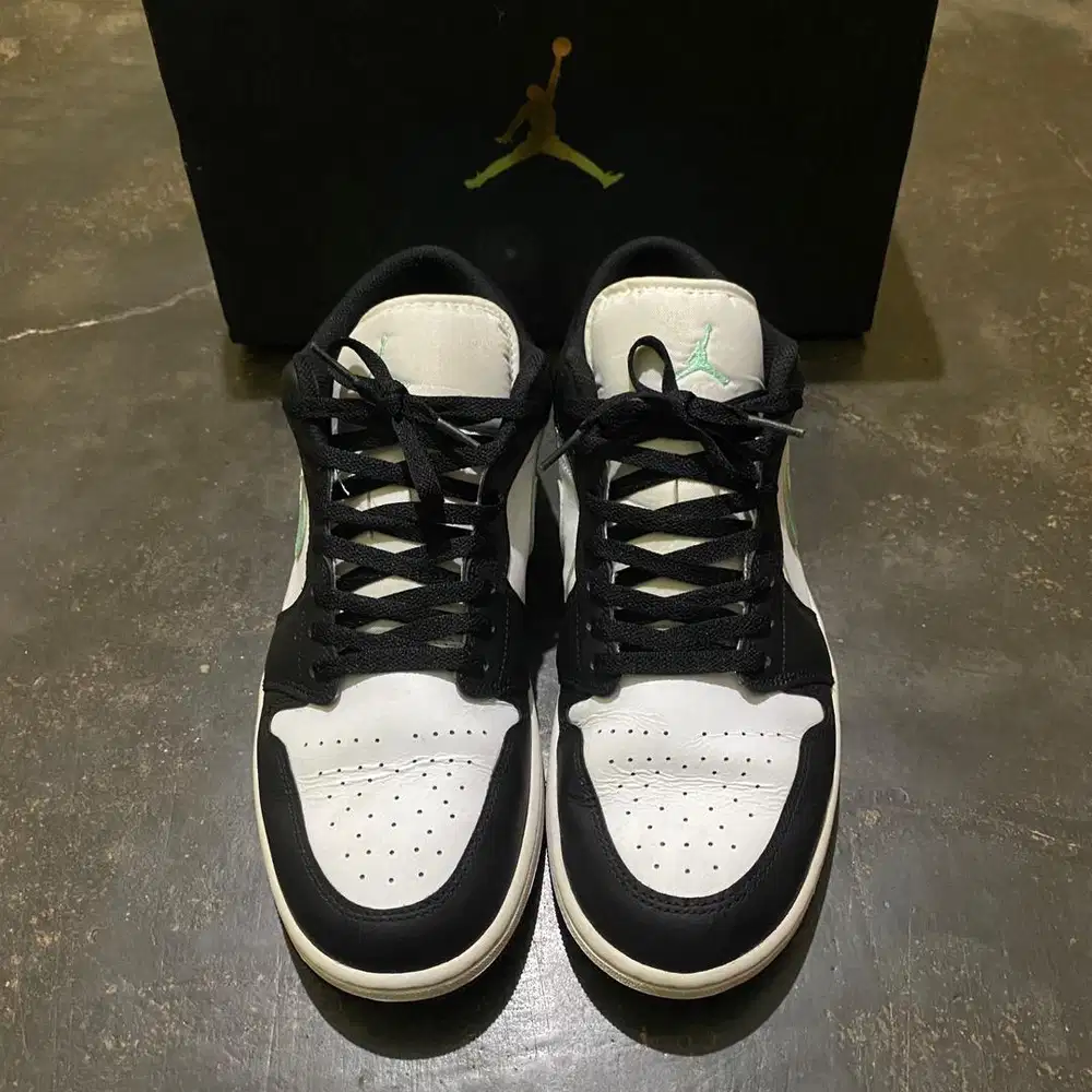 Sepatu Air Jordan 1 Low Green Glow - Size 46 - Sneakers