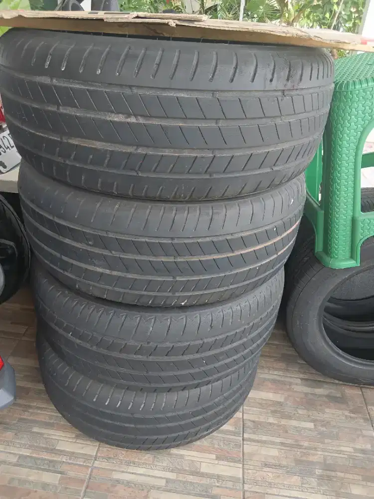 Ban Bridgestone R 19