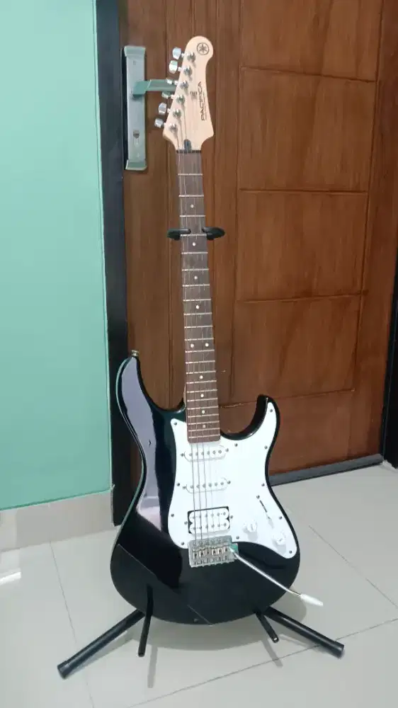 Dijual Gitar Yamaha Pacifica 112j