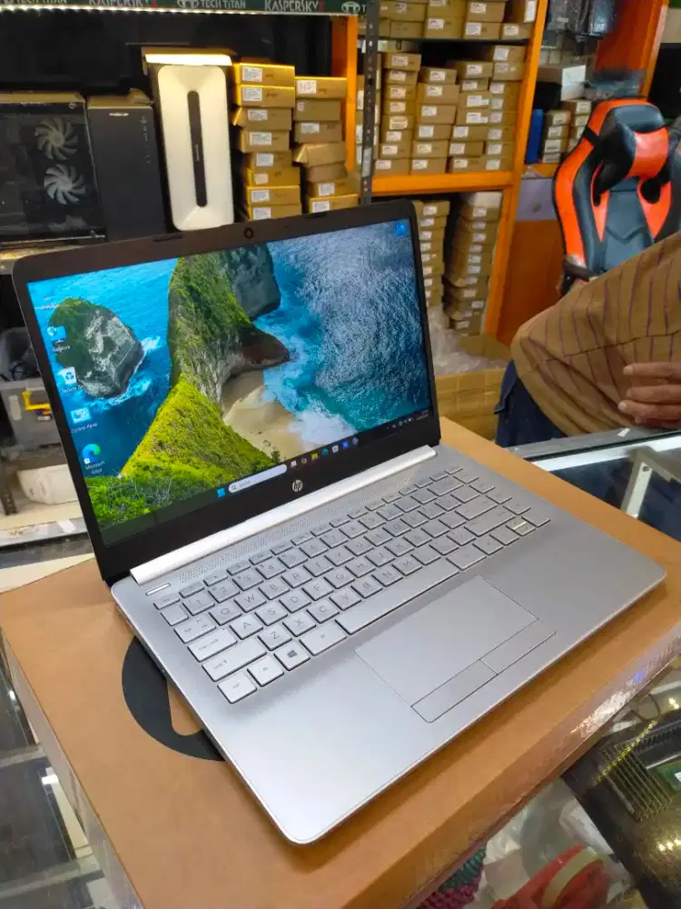 jual laptop hp 14s -dk1507AU ram 4 GB SSD 512 GB muluslim ringan