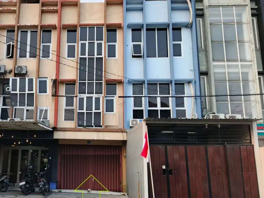 Disewakan Ruko 3,5 Lantai Raya Kutisari LB 300 m² REV.A1029