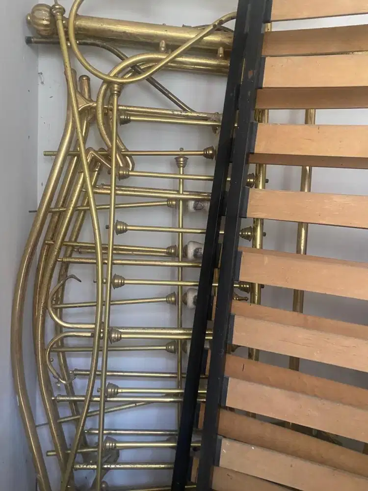 Ranjang kuningan antik 200x200