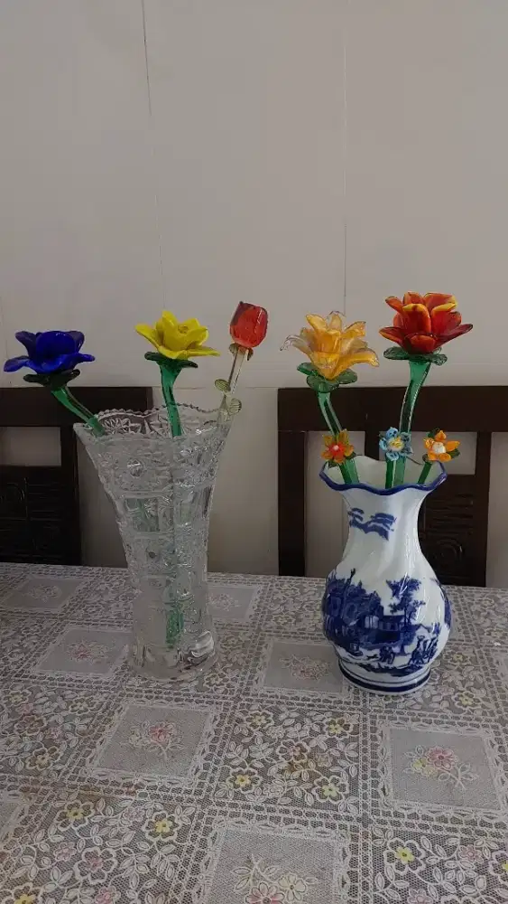 Dijual 2 pot keramik dan kaca dan bungga kaca