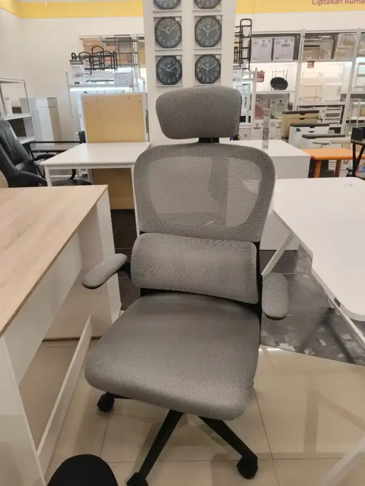 Kursi kantor minimlais