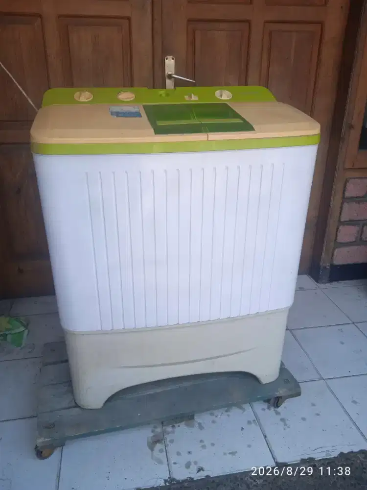 Mesin cuci merk Polytron PWM 7067