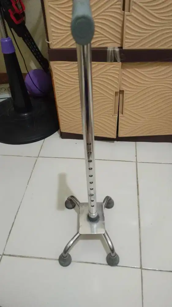 TONGKAT KAKI GEA
Alat Bantu Jalan dengan penyangga kaki 4 buah