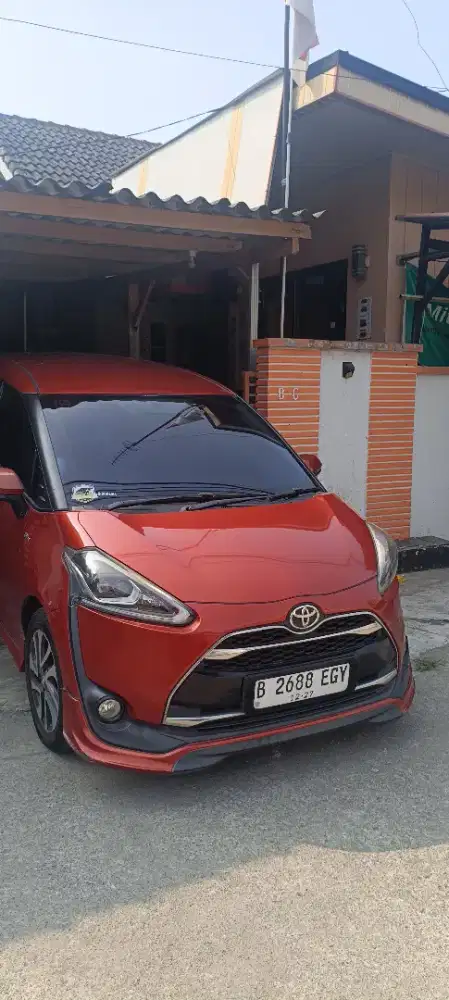 Toyota Sienta 1.5 Q Matic