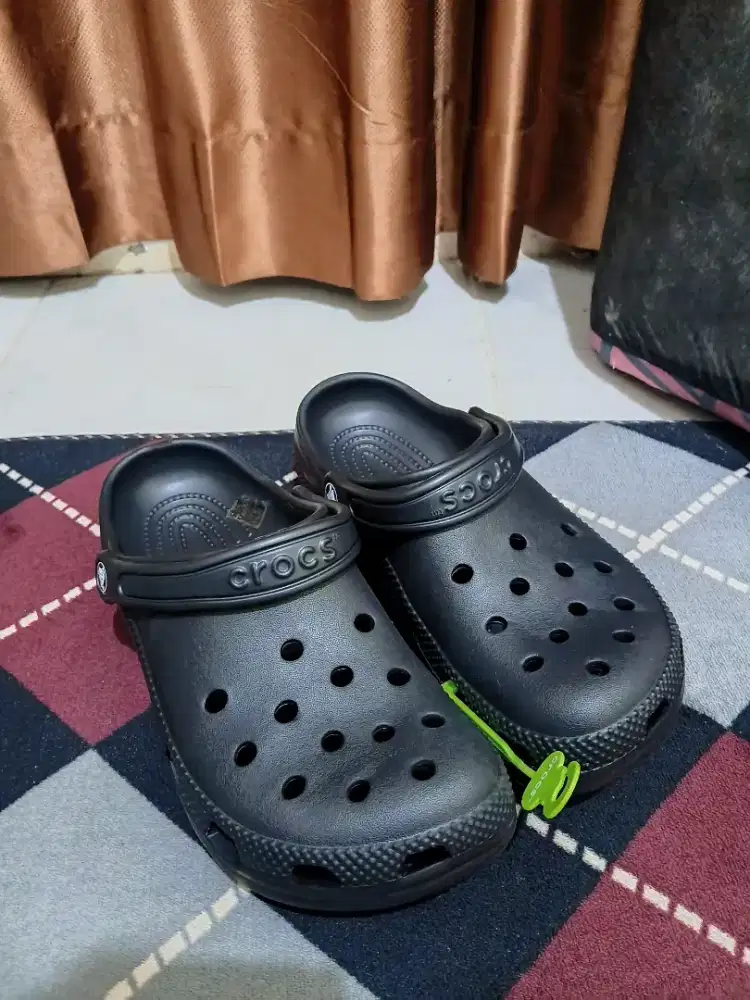 CRO*CS WARNA HITAM
