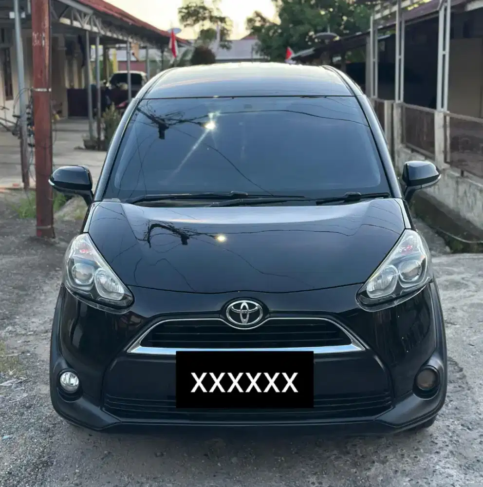 Dijual mobil keluarga Toyota Sienta 2017 Tipe G Manual.