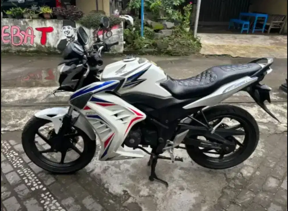 CB 150 R thn 2013 plat B jakarta