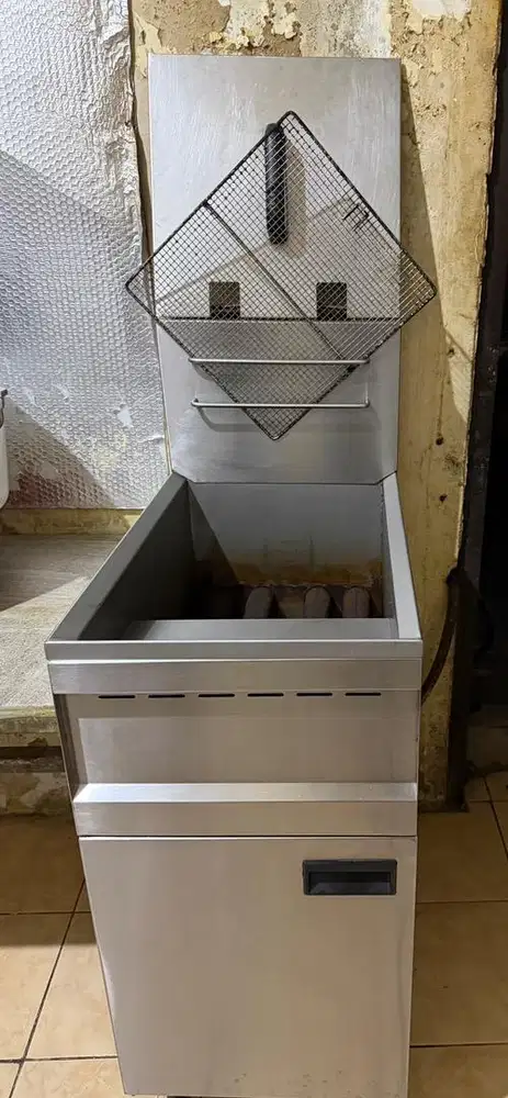 Deep fryer merek Nayati kapasitas 23 liter