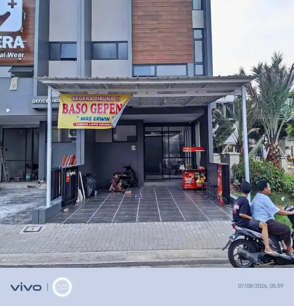 Kanopi baja ringan dan garasi