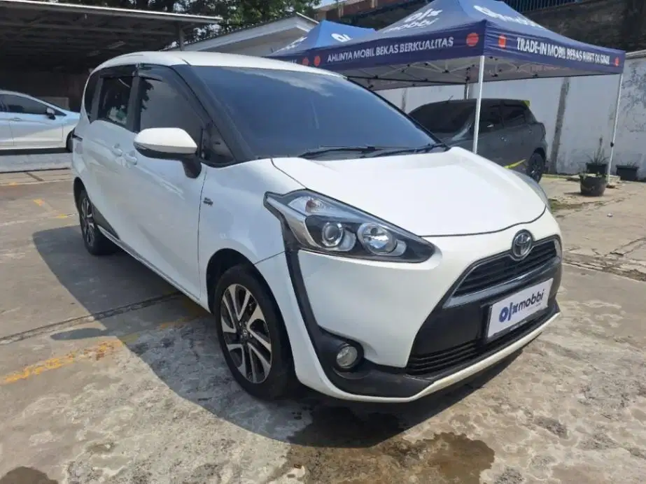 KM Rendah - Toyota Sienta 1.5 V Bensin-AT 2017