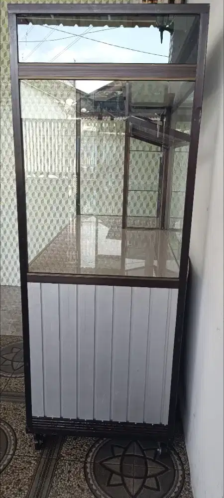 Dijual Etalase bekas
