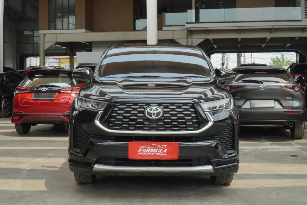 Toyota Innova Zenix V hybrid modelista 2024 Hitam