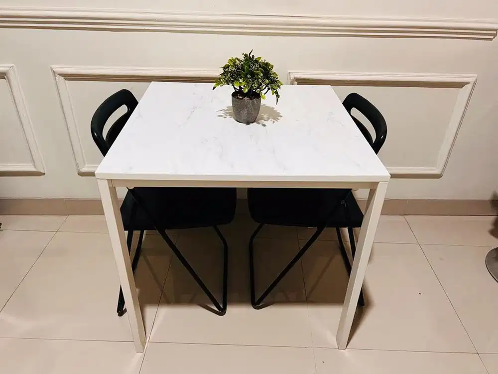 Meja makan minimalis Ikea
