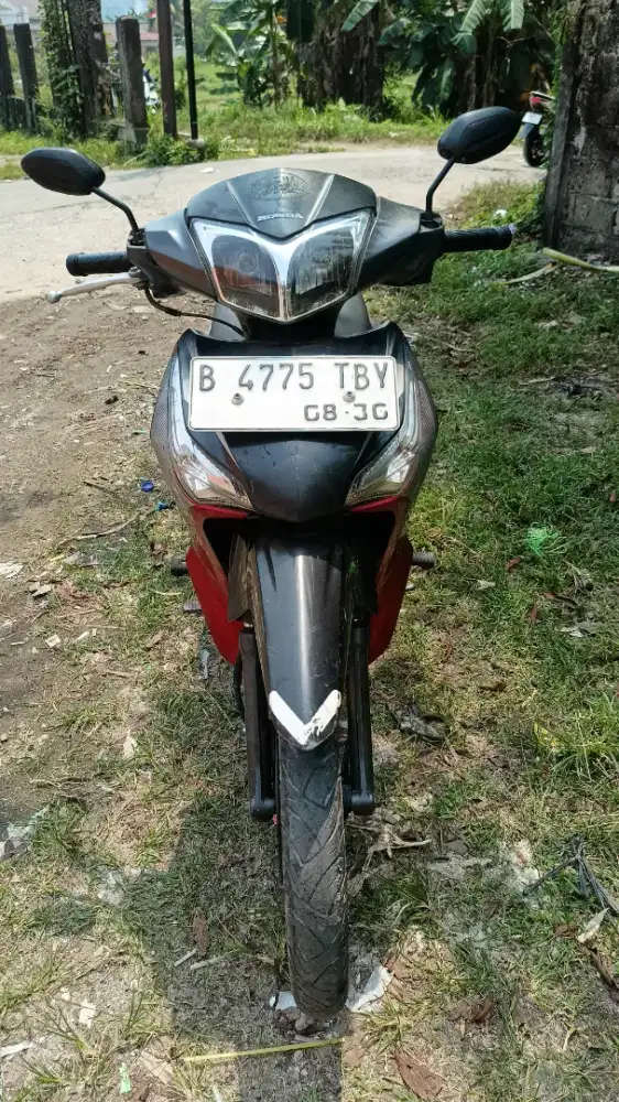 Suprax 125 helm in injeksi 2014 plat B jkrta PJK klwat lengkap tgn prt