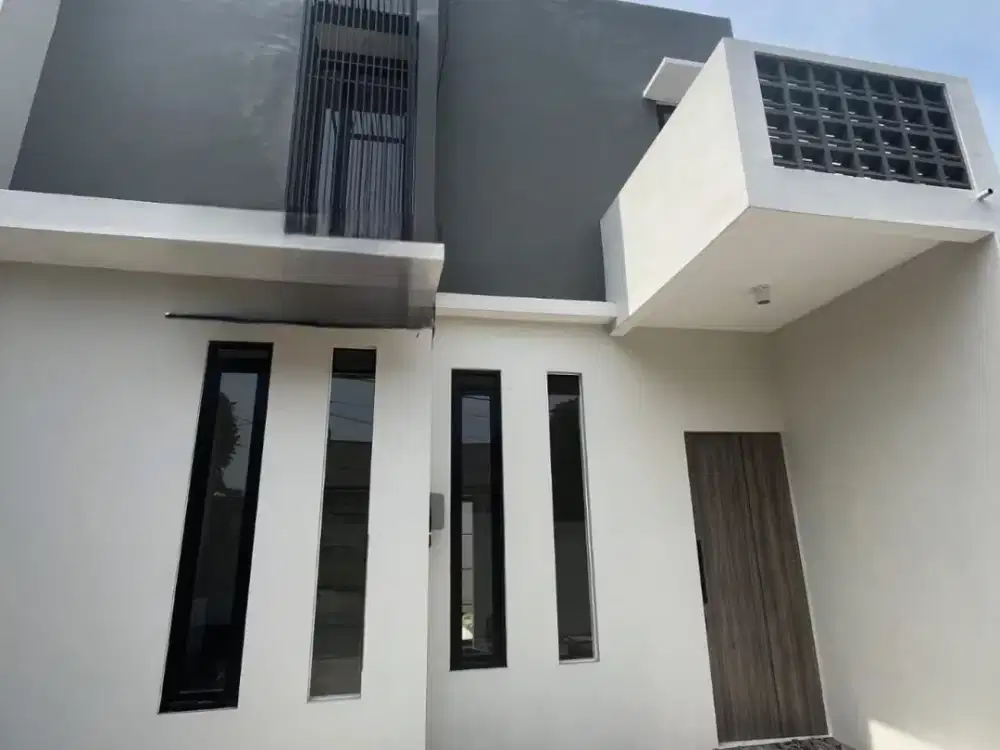 Di jual rumah 2 lantai baru siap huni lokasi pandanwangi blimbing malang kota