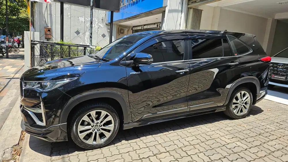 Toyota Innova Zenix Q Hybrid 2024 Mulus Istimewa
