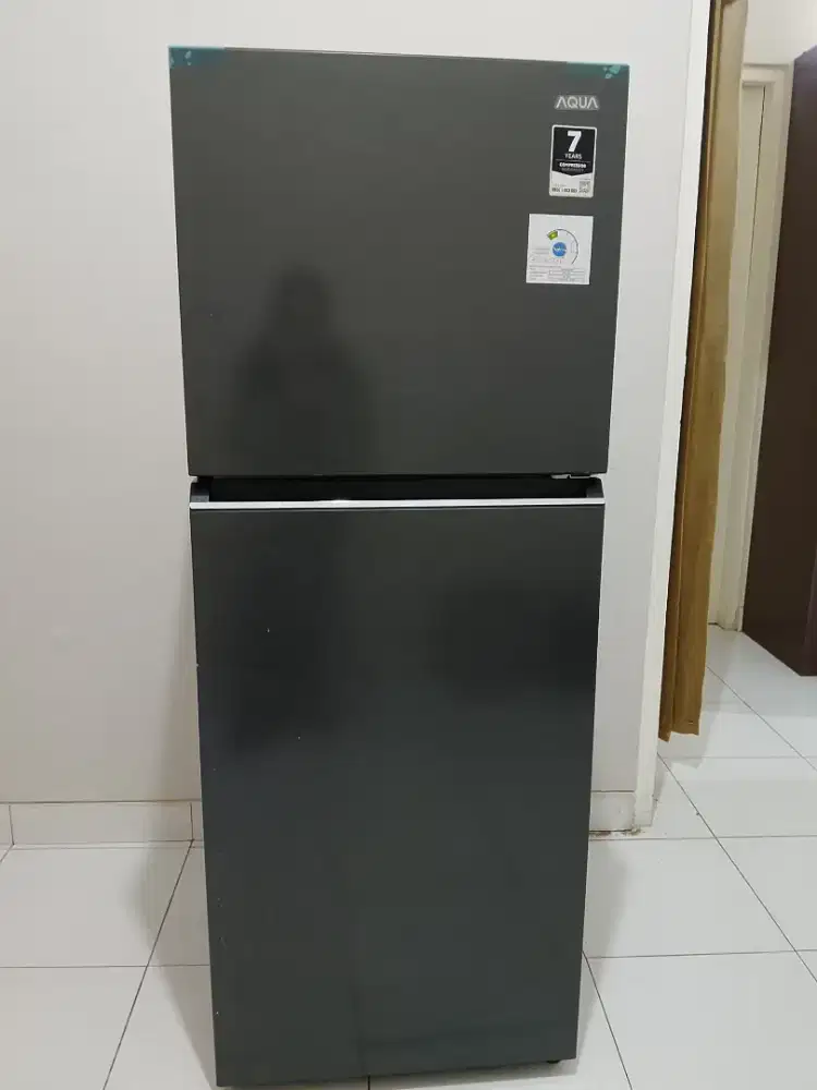 Dijual kulkas merk aqua