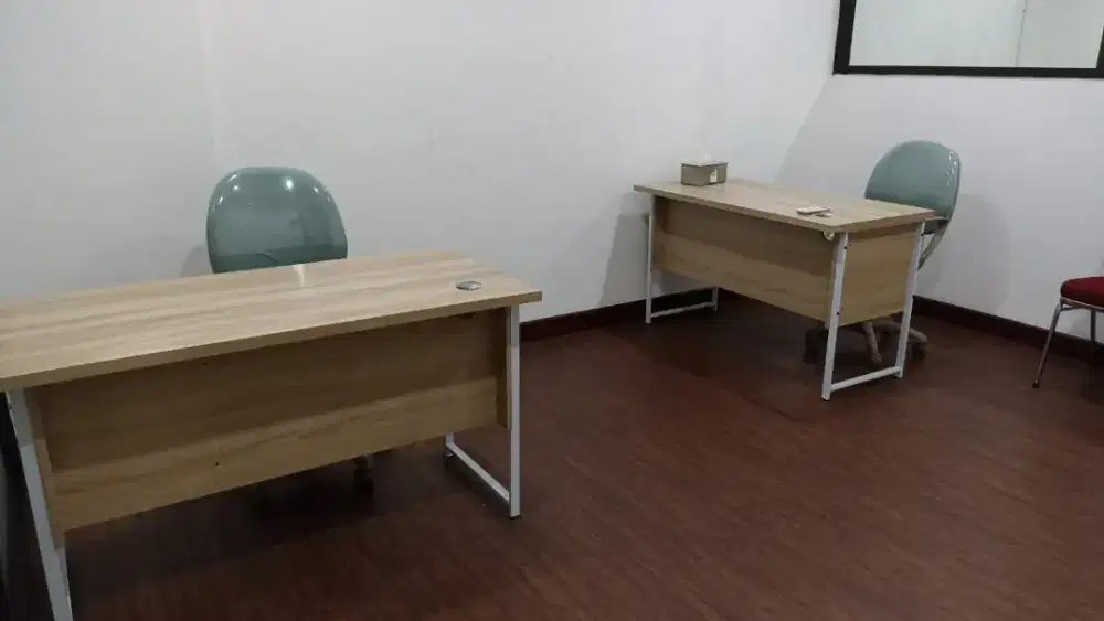 Meja dan kursi kantor