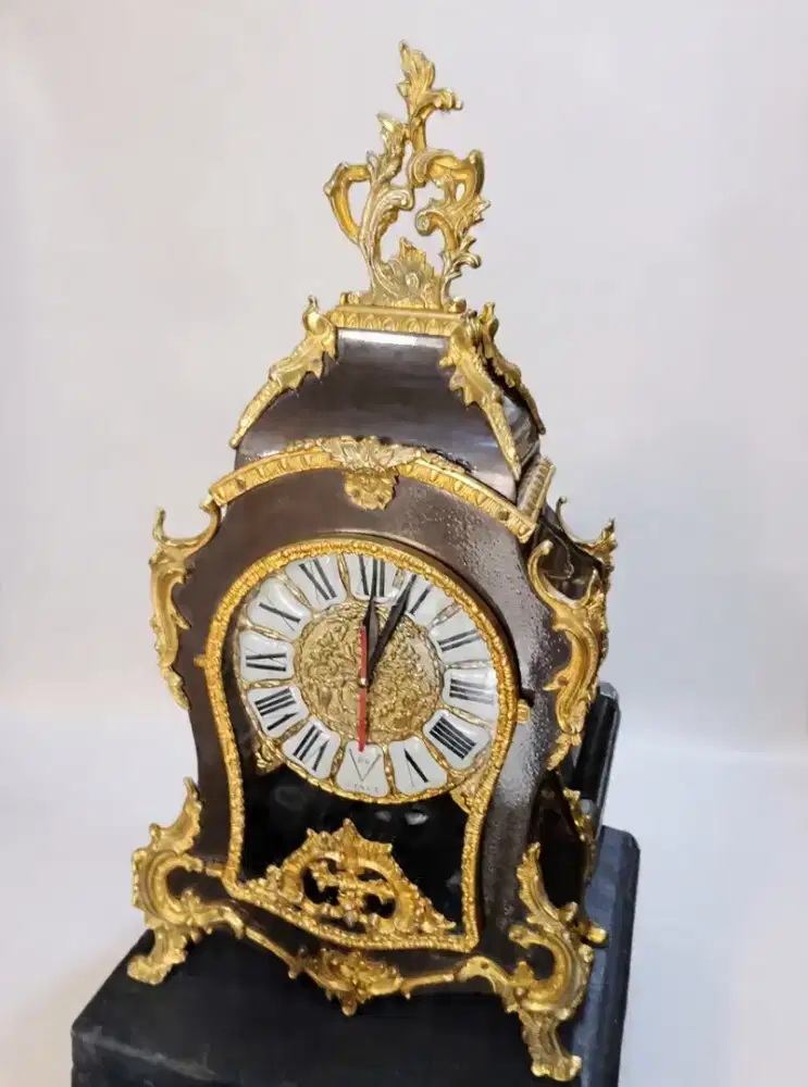 Jam meja davinci batre