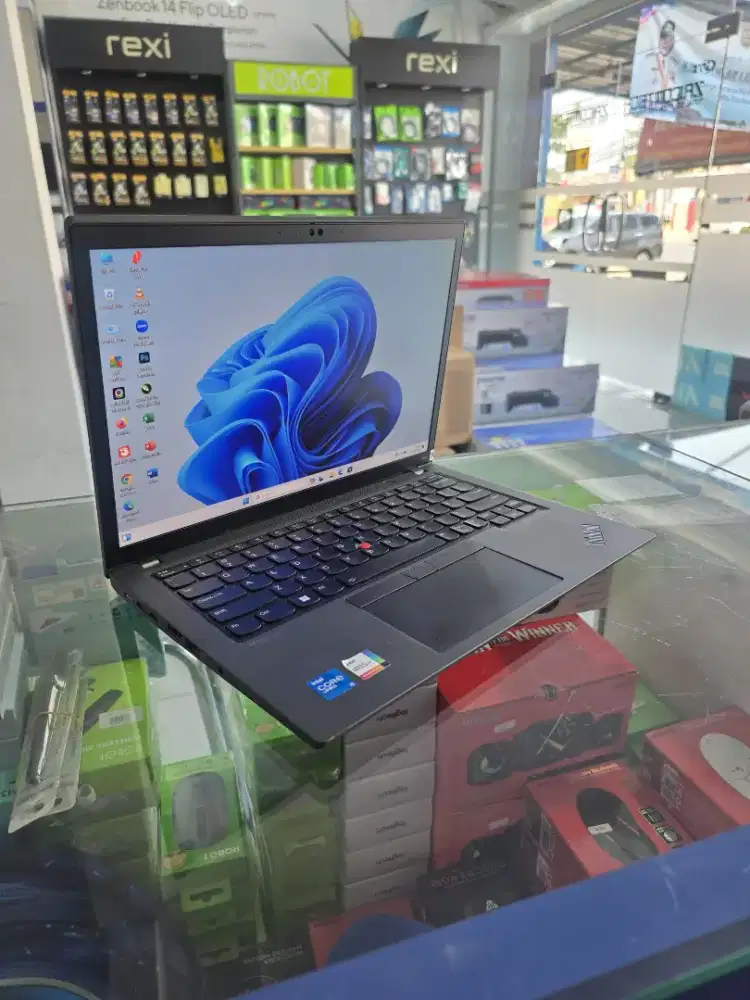 LAPTOP LENOVO THINKPAD I5 GEN11 RAM 16GB  SSD 256GB TOUCHSCREEN