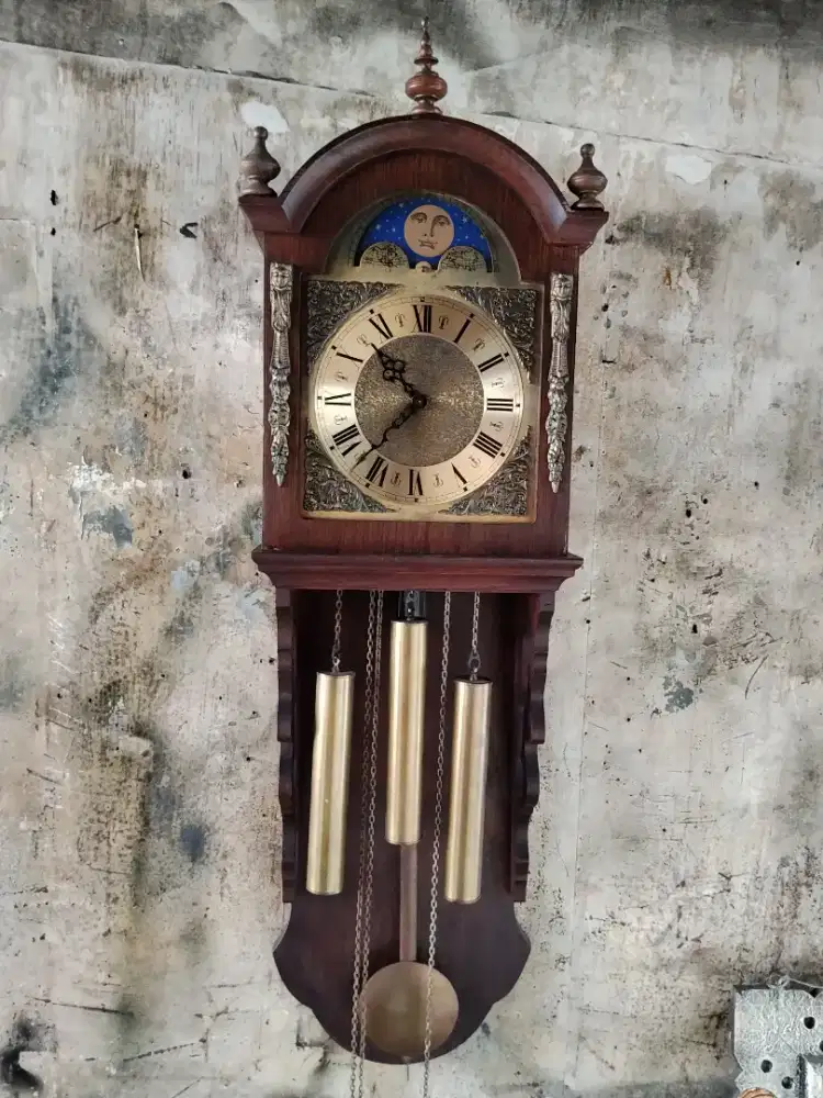 Jam dinding moon phase