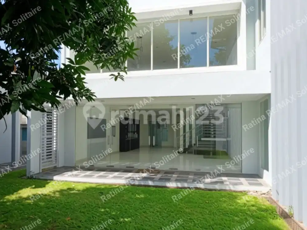 Rumah, Jl. Monginsidi, Prime Location. Jual Cepat !