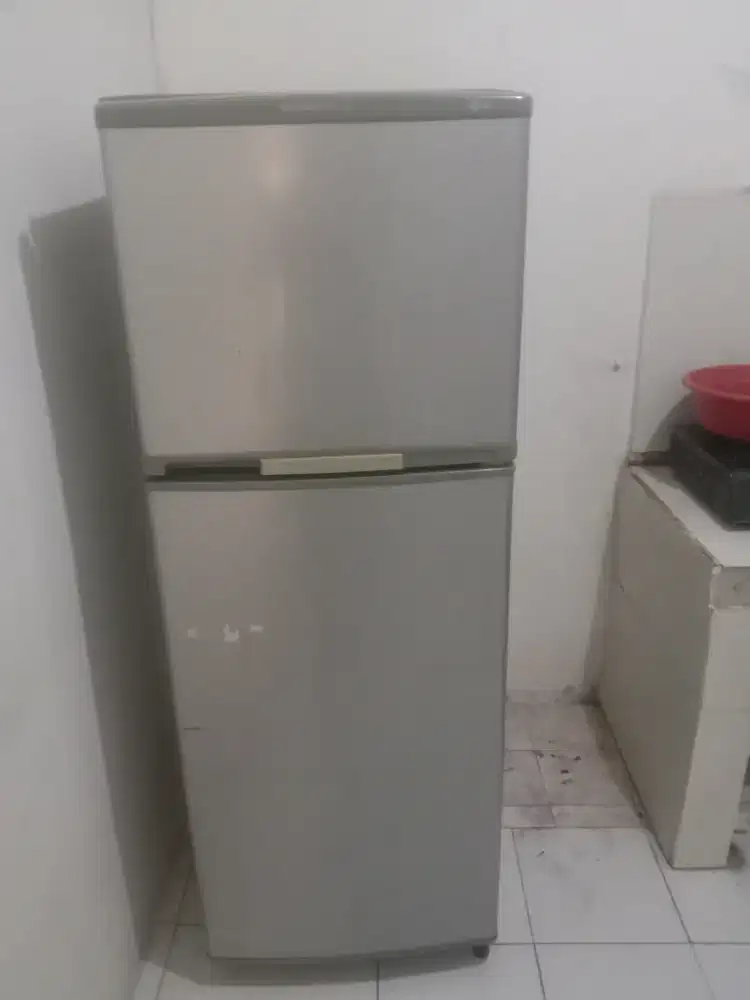 KULKAS 2 PINTU MERK LG