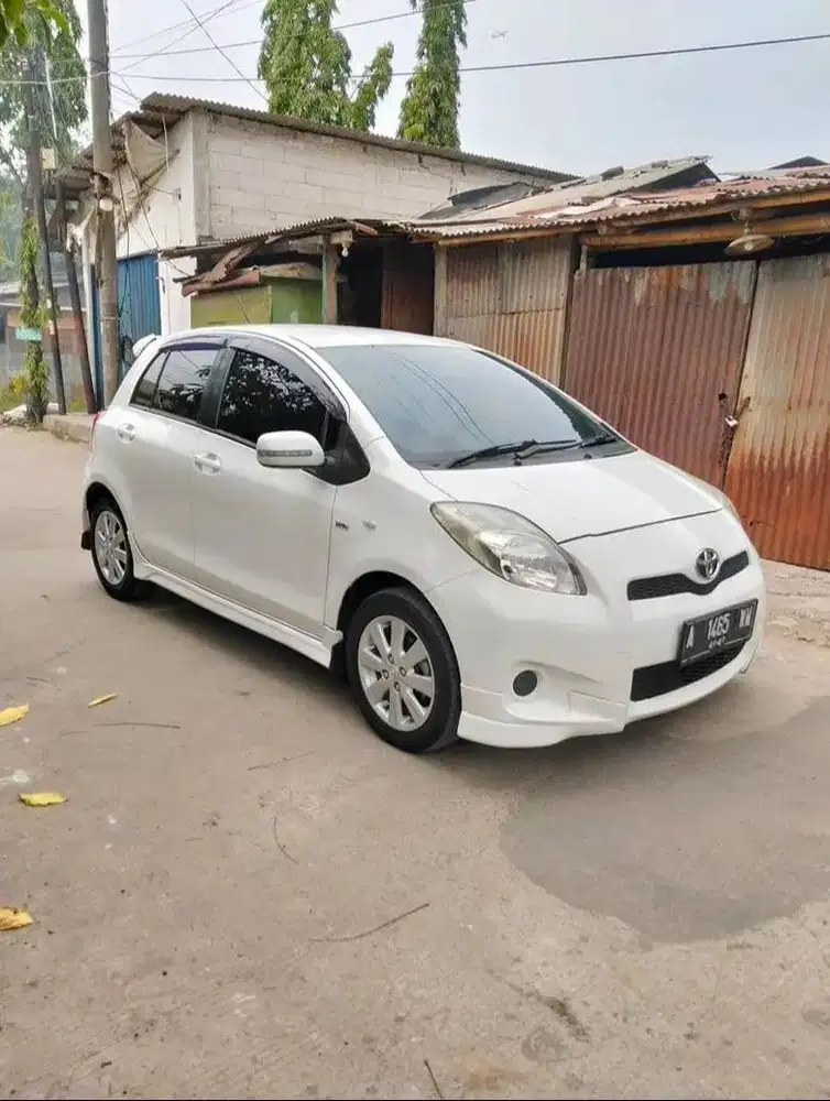 Toyota Yaris  1.5 E Matic 2013