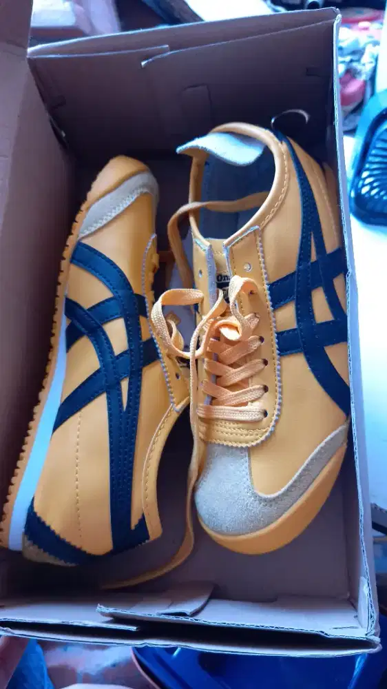 Sepatu onits yellow Tiger size 37 made in Vietnam