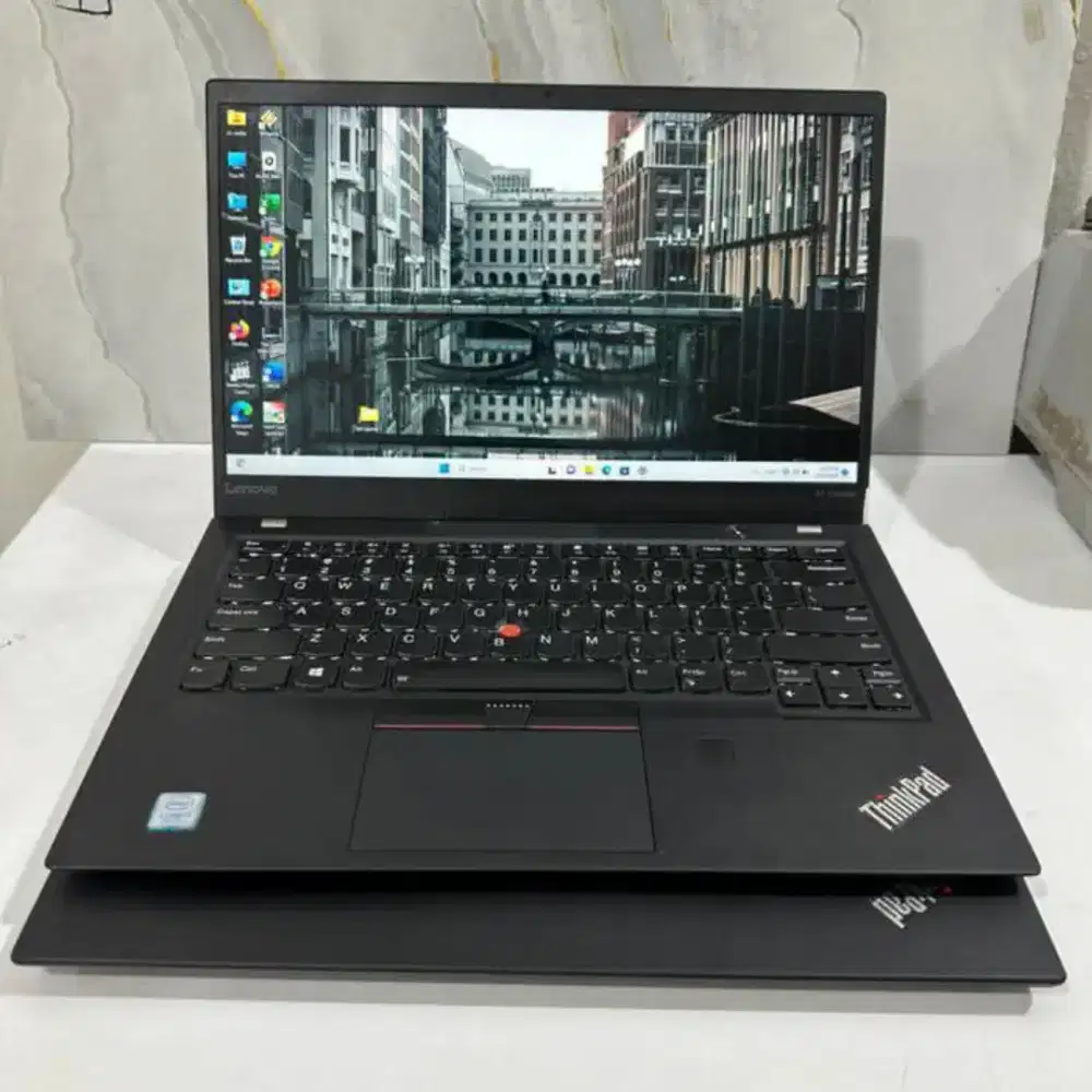 Lenovo X1 Carbon — Teman Kerja Profesional yang Ringan & Powerful!