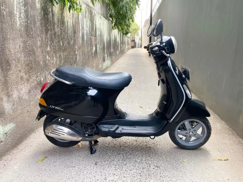 Vespa LX 150cc Tahun 2011