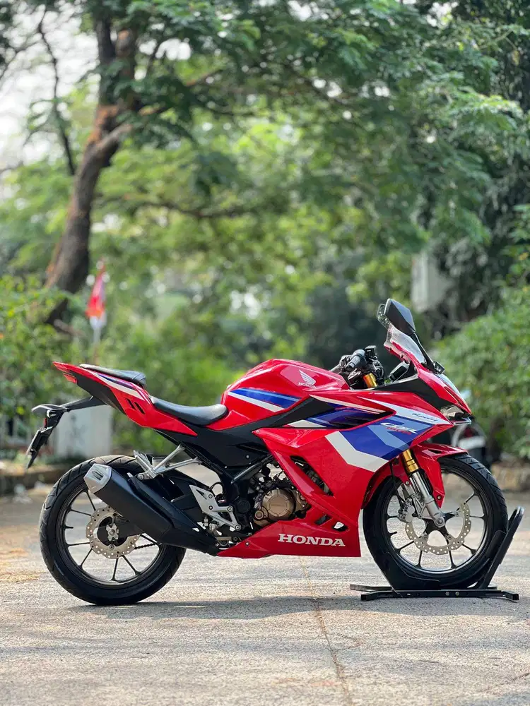 HONDA NEW CBR 150R TRICOLOR 2024 MERAH KM 8K PAJAK ON RASA BARU