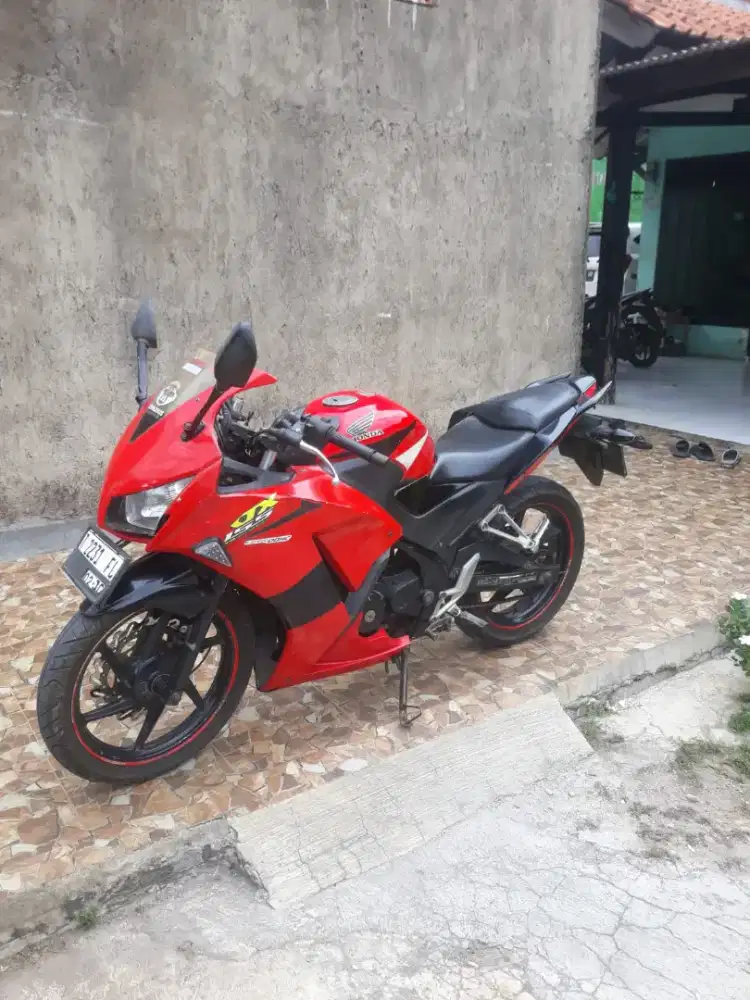 Honda Cbr 150 2015.hrg pass.srt lengkap.pjak hidup.T 2030