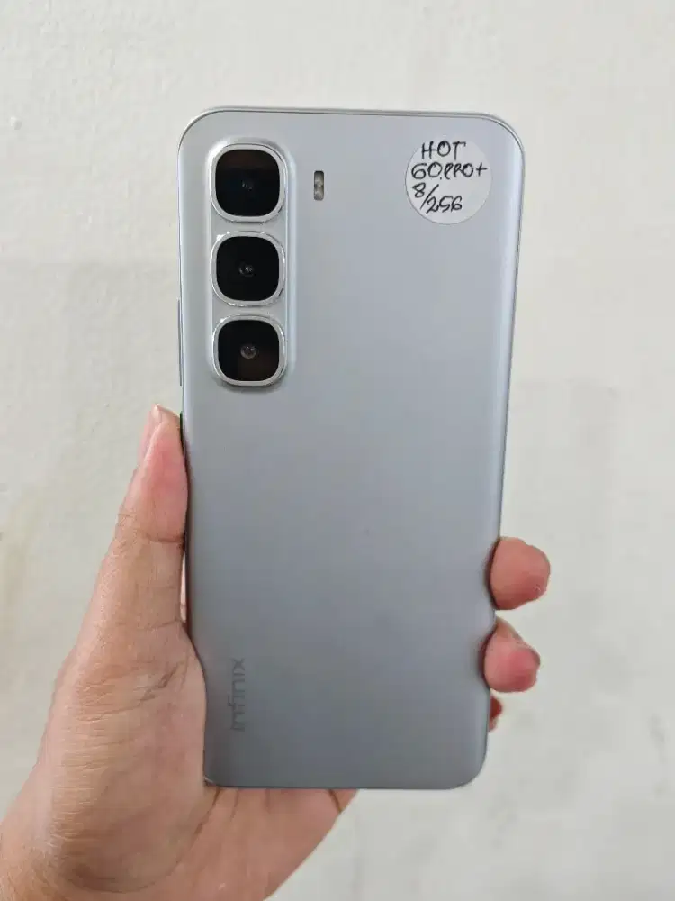 Infinix Hot 60 pro + 8/256 Titanium Silver like new