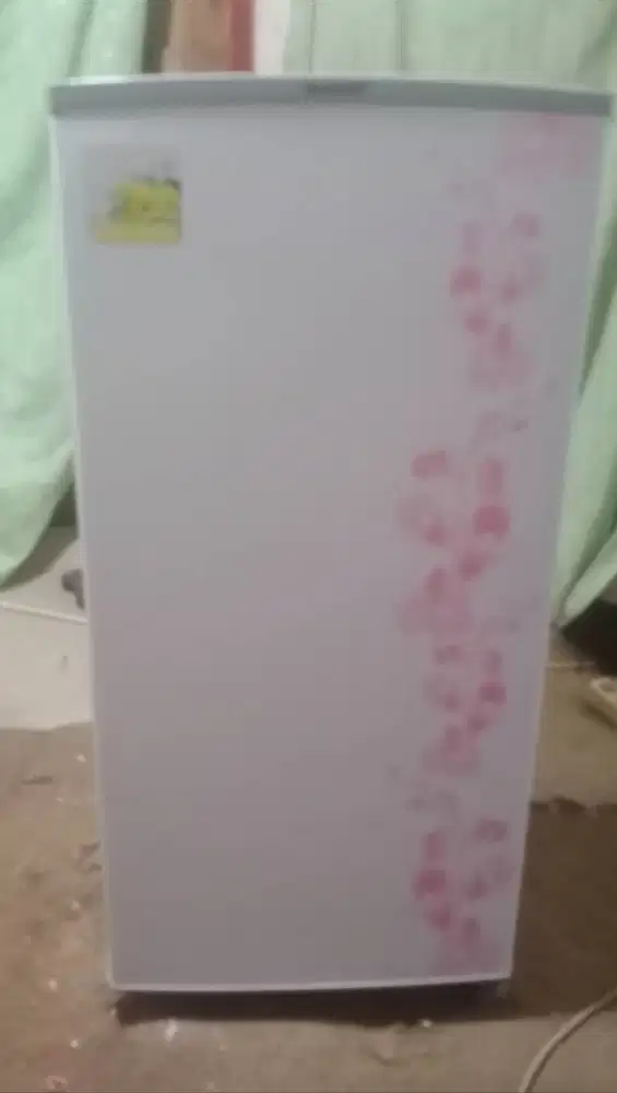 Kulkas 1 pintu SHARP.Mesin Original Pabrik Belum Pernah Rusak.(diantar