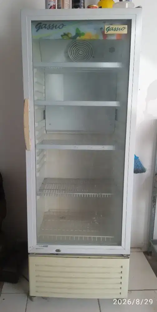 Dijual cepat showcase bekas merek GASSIO